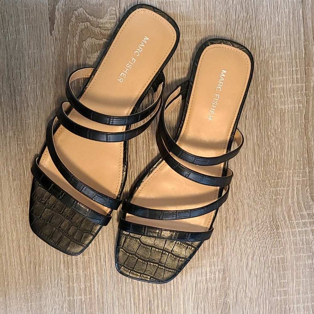 NWOT Marc Fisher sandals / flats